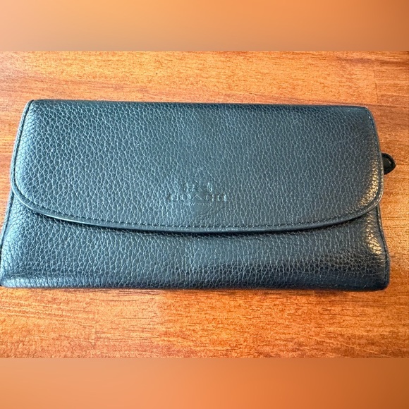 Coach Handbags - Coach Rehab Black Pebbled Leather Wallet